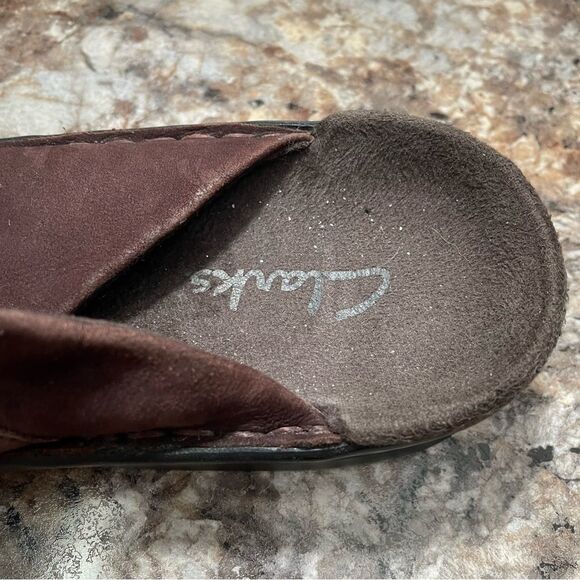 Clarks Maroon Leather Slip On Clogs - Picture 8 of 9